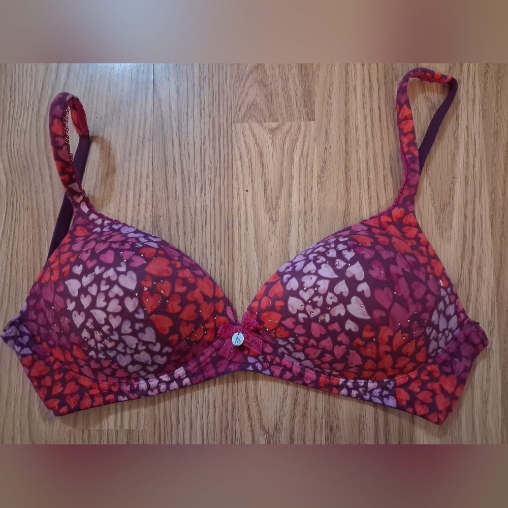 VICTORIA'S SECRET padded push up bra.  Womens. Size 34C. Pink/Red Heart Pattern
